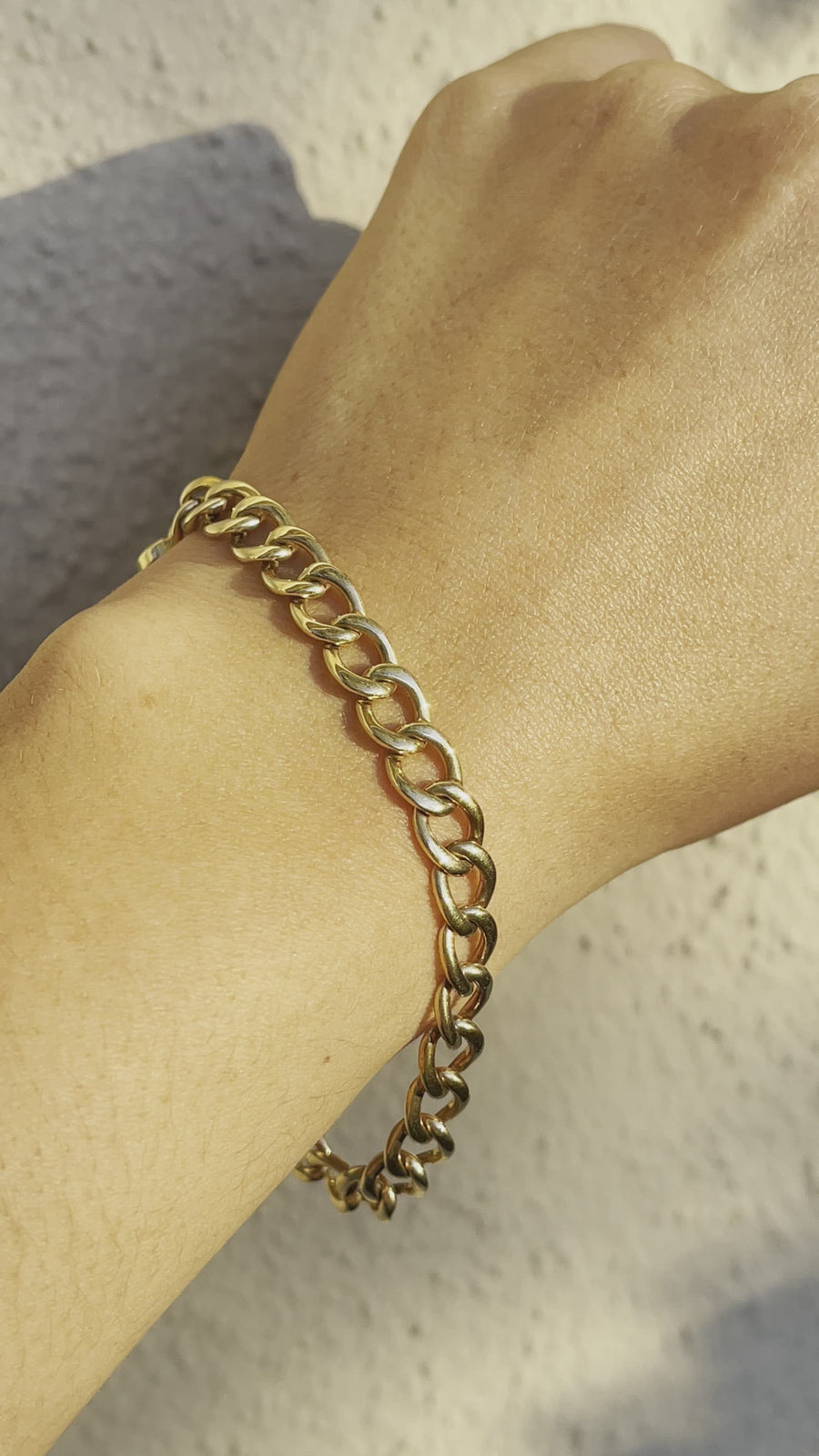 Video of Vintage 14k Yellow Gold 7.5-Inch Cuban-Link Bracelet with Spring Ring Clasp on Wrist