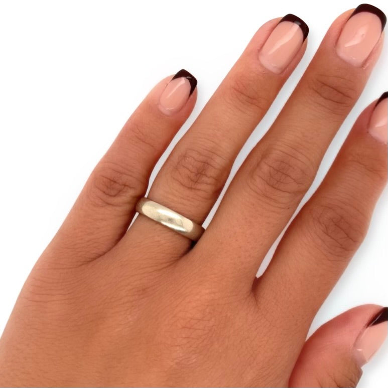 Vintage 14k White Gold Plain Thick Band Alternative Wedding Engagement Bridal on Ring Finger