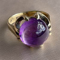 Antique belcher-set amethyst cabochon statement ring in 8k yellow gold