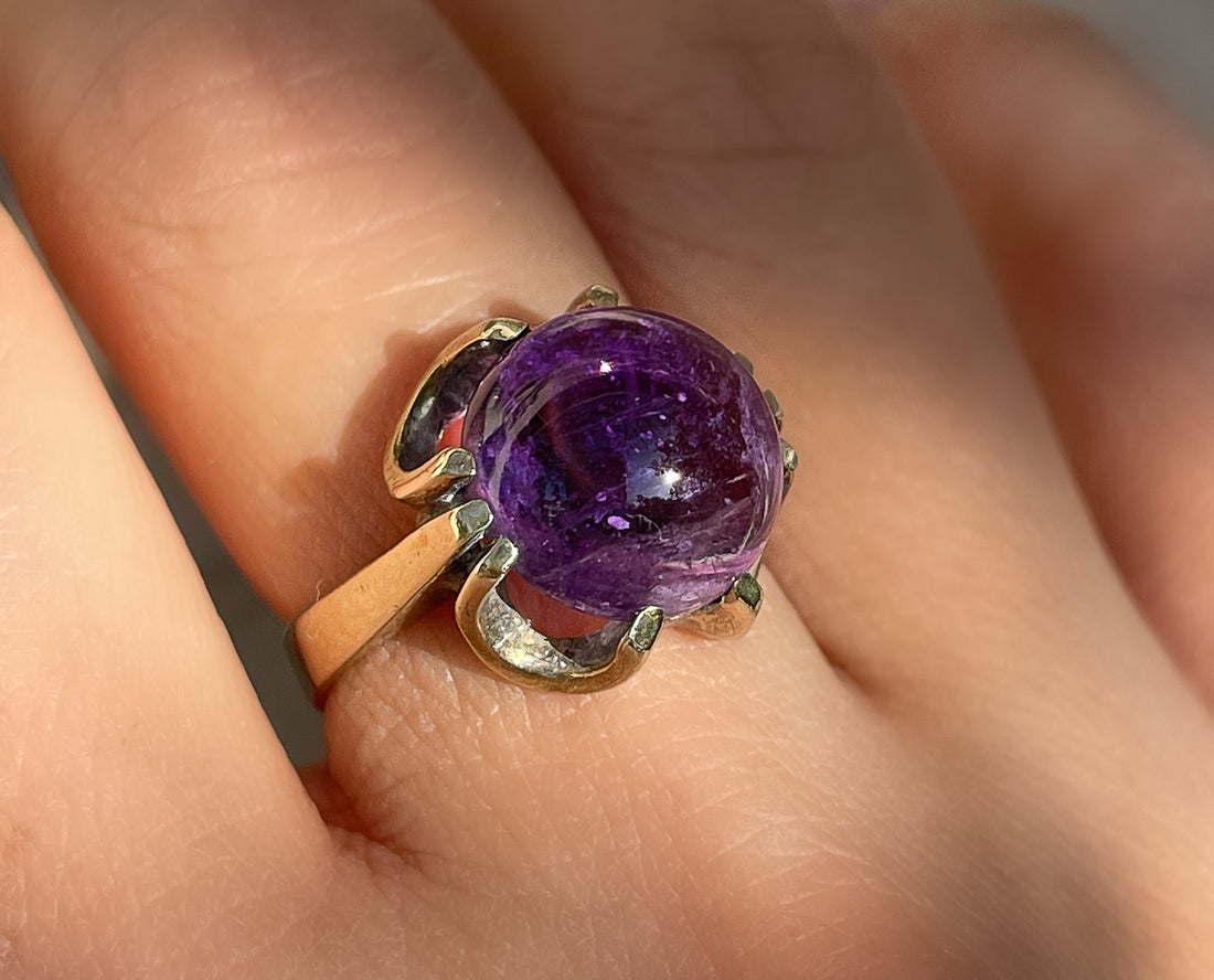 Antique belcher-set amethyst cabochon statement ring in 8k yellow gold