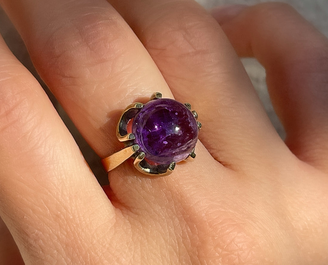 Antique belcher-set amethyst cabochon statement ring in 8k yellow gold