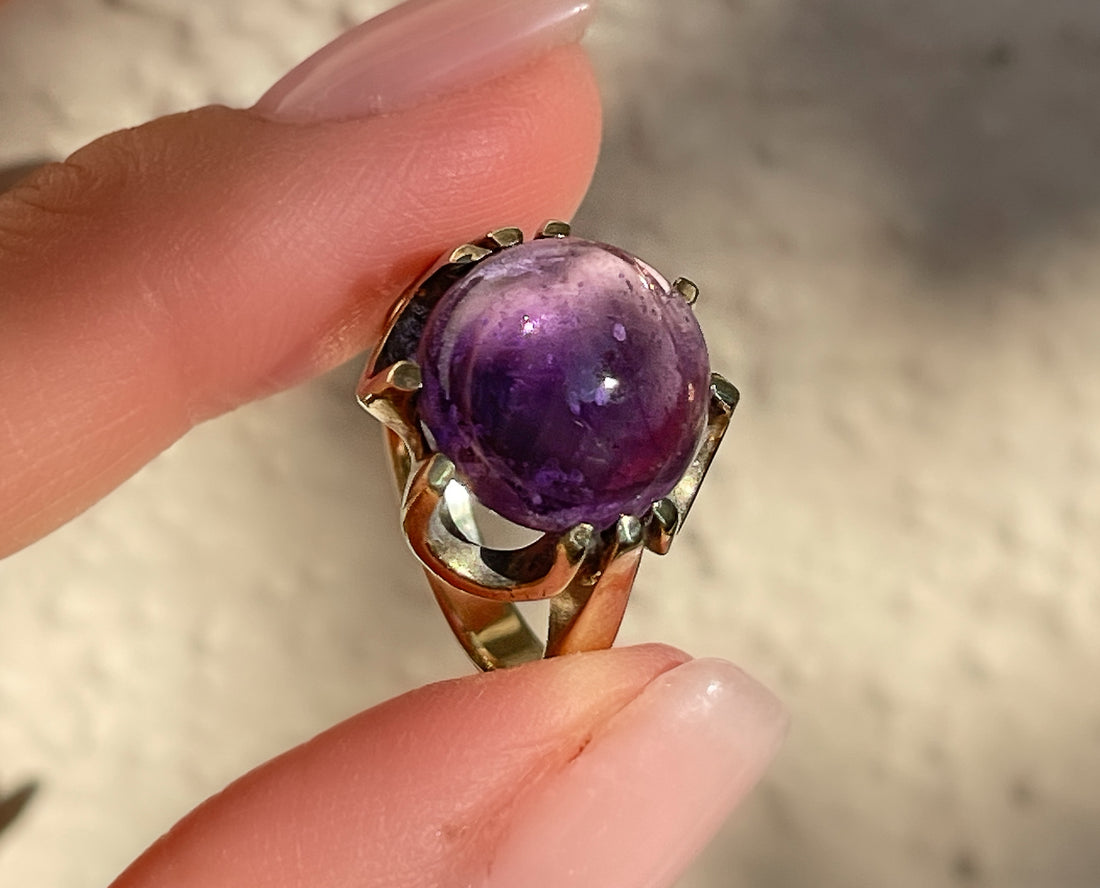 Antique belcher-set amethyst cabochon statement ring in 8k yellow gold