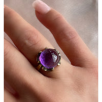 Antique belcher-set amethyst cabochon statement ring in 8k yellow gold