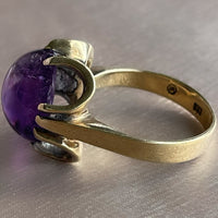 Antique belcher-set amethyst cabochon statement ring in 8k yellow gold