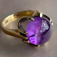 Antique belcher-set amethyst cabochon statement ring in 8k yellow gold