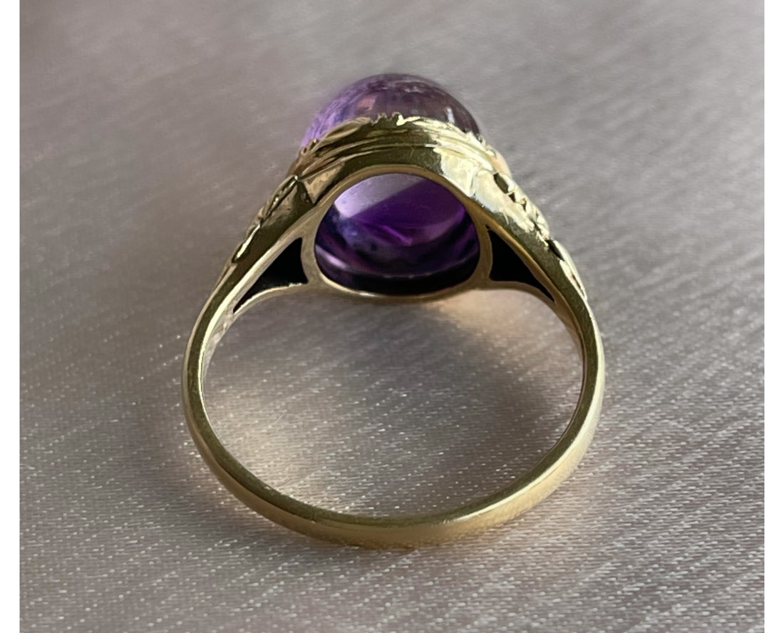 Antique Victorian sugarloaf cabochon amethyst ring with pie-crust bezel and repousse detail on shank in 14k yellow gold