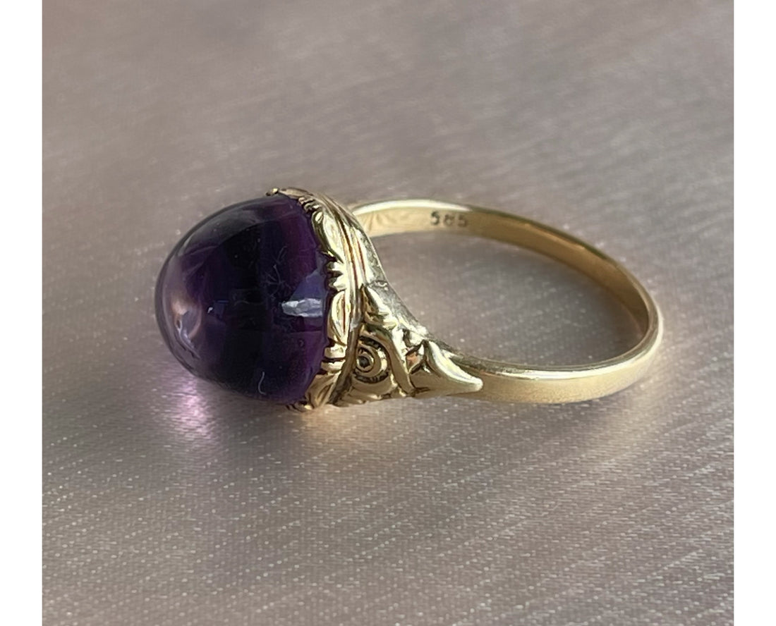 Antique Victorian sugarloaf cabochon amethyst ring with pie-crust bezel and repousse detail on shank in 14k yellow gold