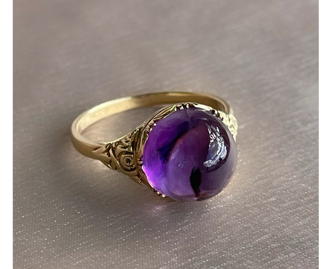 Antique Victorian sugarloaf cabochon amethyst ring with pie-crust bezel and repousse detail on shank in 14k yellow gold